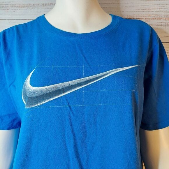 Woman's The Nike Tee Blue sz Medium - Picture 3 of 5